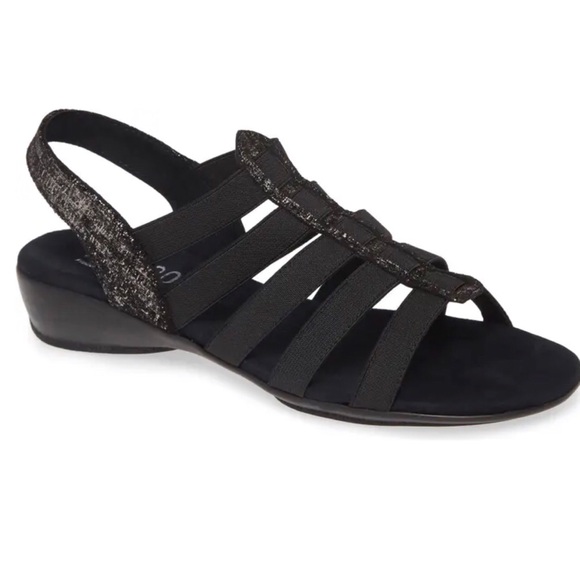 Munro Darian cushioned strappy sandals